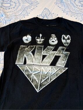 Kiss shirt